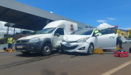 Duas mulheres ficam feridas em colisão na Rua República Argentina