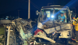 Violenta colisão frontal deixa motorista morto e feridos na SC-407