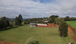 Campo da Linha Sede Marina recebe novas arquibancadas e vestiários