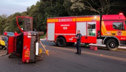 Motorista fica ferido em capotamento de veículo na BR-282