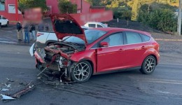 Condutoras ficam feridas após colisão entre dois automóveis na PR-566
