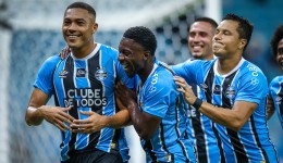 Com hat-trick de Carlos Vinícius, Grêmio goleia o Botafogo na Arena