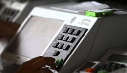TRE-SC vai iniciar convocação de mesários por WhatsApp para eleições de 2026