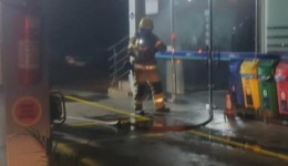 Princípio de incêndio em conveniência de posto mobiliza bombeiros no centro
