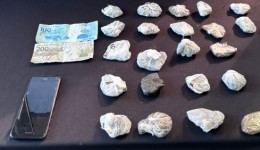 Tráfico de drogas e corrupção de menor levam dois à delegacia