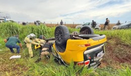 Policial militar morre após viatura aquaplanar e capotar em rodovia do Paraná