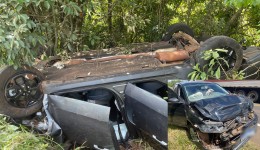 Colisão traseira seguida de capotamento é registrado  na BR-163
