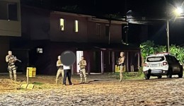 Homem alega legítima defesa após atirar e ferir mulher