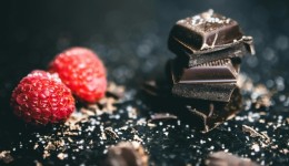 Chocolate pode melhorar o humor e proteger o coração, diz nutricionista