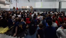 Palestra sobre segurança no trânsito é realizado na Escola Castro Alves com foco em bicicletas elétricas