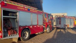 Bombeiros combatem princípio de incêndio em posto de combustíveis