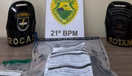 Polícia Militar apreende um quilo de crack escondido em para choque de carro