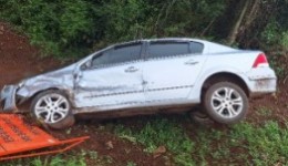 Colisão entre dois carros deixa uma pessoa ferida