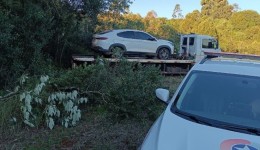 Veículo roubado é localizado abandonado em meio à mata no Meio-Oeste