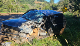 Ultrapassagem em local proibido deixa duas pessoas feridas na SC-160