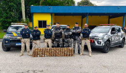 Compartimento oculto em camionete revela 190 quilos de pasta base de cocaína em SC