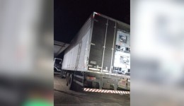 PM apreende caminhão com mais de 1,2 mil caixas de vinho