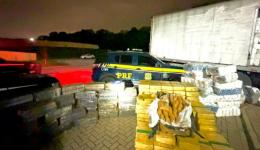 PRF apreende mais de duas toneladas de maconha escondidas em carga de papel higiênico