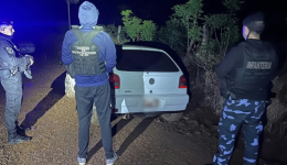 Polícia recupera carro e celulares roubados após cerco policial