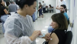 Com aumento da vacinação no Paraná, casos e internações por síndromes gripais diminuem