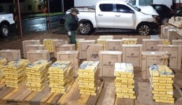 Caminhonete colide em residência durante fuga com quase 39 mil pacotes de cigarros avaliados em 74 milhões de pesos
