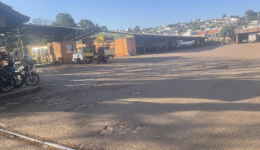 Funcionário da Prefeitura é preso acusado de agredir cachorro na garagem municipal