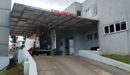 Mulher de 42 anos é agredida e ferida por arma branca