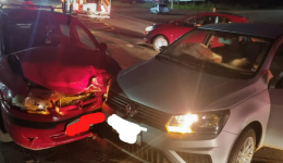 Colisão entre dois carros deixa três feridos na SC-163