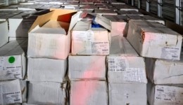 PRF apreende cinco toneladas de camarão argentino e prende três homens em Pinhalzinho