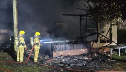 Morador sofre queimaduras em 50% do corpo durante incêndio em residência