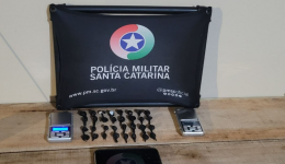 Adolescente é apreendido com 32 buchas de cocaína