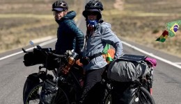Casal paranaense larga emprego, vende tudo e passa mais de dois anos viajando de bicicleta para cruzar a América, de Ushuaia ao Alasca