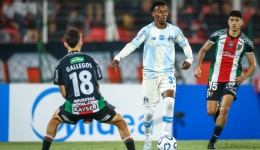 Carlos Vinícius perde três pênaltis, e Grêmio empata com Palestino pela Sul-Americana