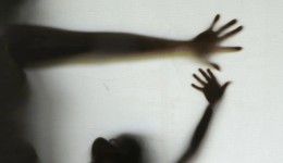 Brasil registra recorde de feminicídios em 2025, com quatro mulheres mortas por dia