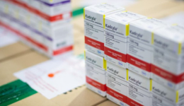 Santa Catarina recebe 516 unidades de medicamento inédito para tratamento do câncer de mama no SUS