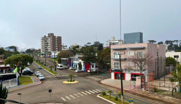 Frente fria mantém chuva e temperaturas baixas no fim de semana