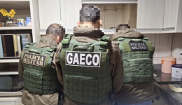 Operação do GAECO afasta 17 servidores e investiga fraude em concursos públicos no Oeste de SC