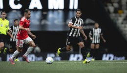 Atlético-MG vence o Internacional e conquista primeira vitória no Brasileirão 2026