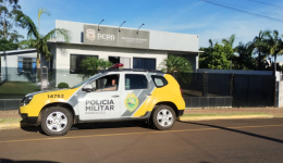 Homem agride companheira com socos, chutes e cabo de vassoura e é preso