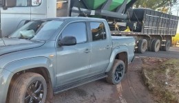 Colisão envolve camioneta e caminhão no trevo de acesso à Palma Sola na SC-305