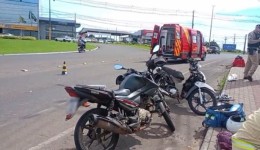 Duas motociclistas ficam feridas em acidente