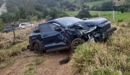 Colisão entre dois veículos deixa quatro feridos na BR-163