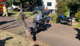 Dois ficam feridos após colisão entre duas motos