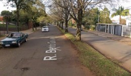 Quadrilha armada se passa por policiais e rouba cofre, joias e armas
