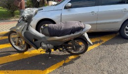 Colisão entre carro e moto deixa dois feridos