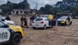 Taxista de 67 anos é assaltado e abandonado em área de mata; dois são presos