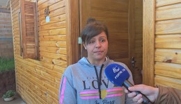 Depois de perder a filha, o marido e a mãe, Daniela enfrenta a vida sozinha e pede ajuda para dar mais dignidade às três filhas