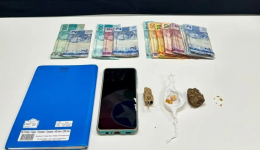 Cinco pessoas são presas por suspeita de tráfico de drogas em residência