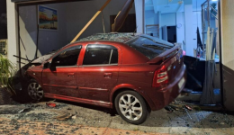 Motorista embriagado perde controle e invade estabelecimento no Oeste de SC