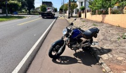 Jovem fica ferido após colisão entre carro e moto